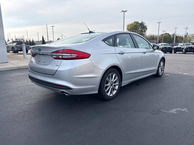 Used 2017 Ford Fusion SE w/ Fusion SE Technology Package FWD image 7