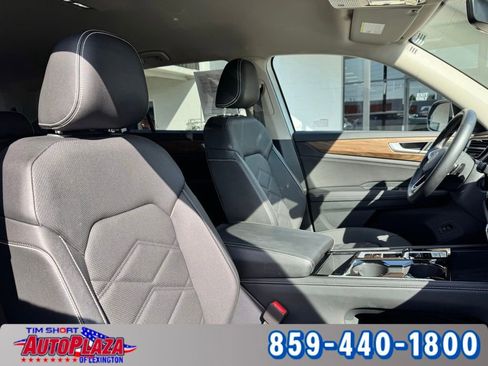 Used 2025 Volkswagen Atlas SE AWD/4WD image 50