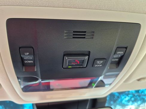 Used 2023 Lexus ES 350 w/ Premium Package FWD image 12