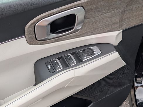 Certified 2023 Kia Sorento S w/ Panoramic Sunroof Package AWD/4WD image 19