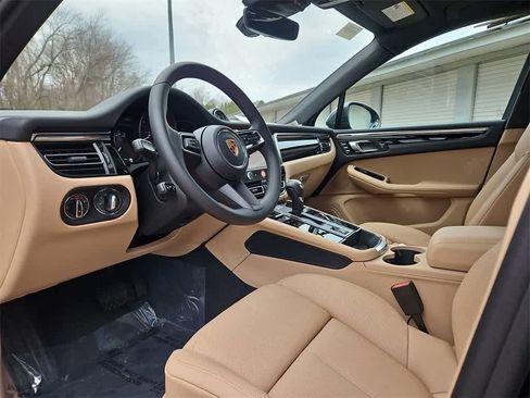 New 2026 Porsche Macan image 4