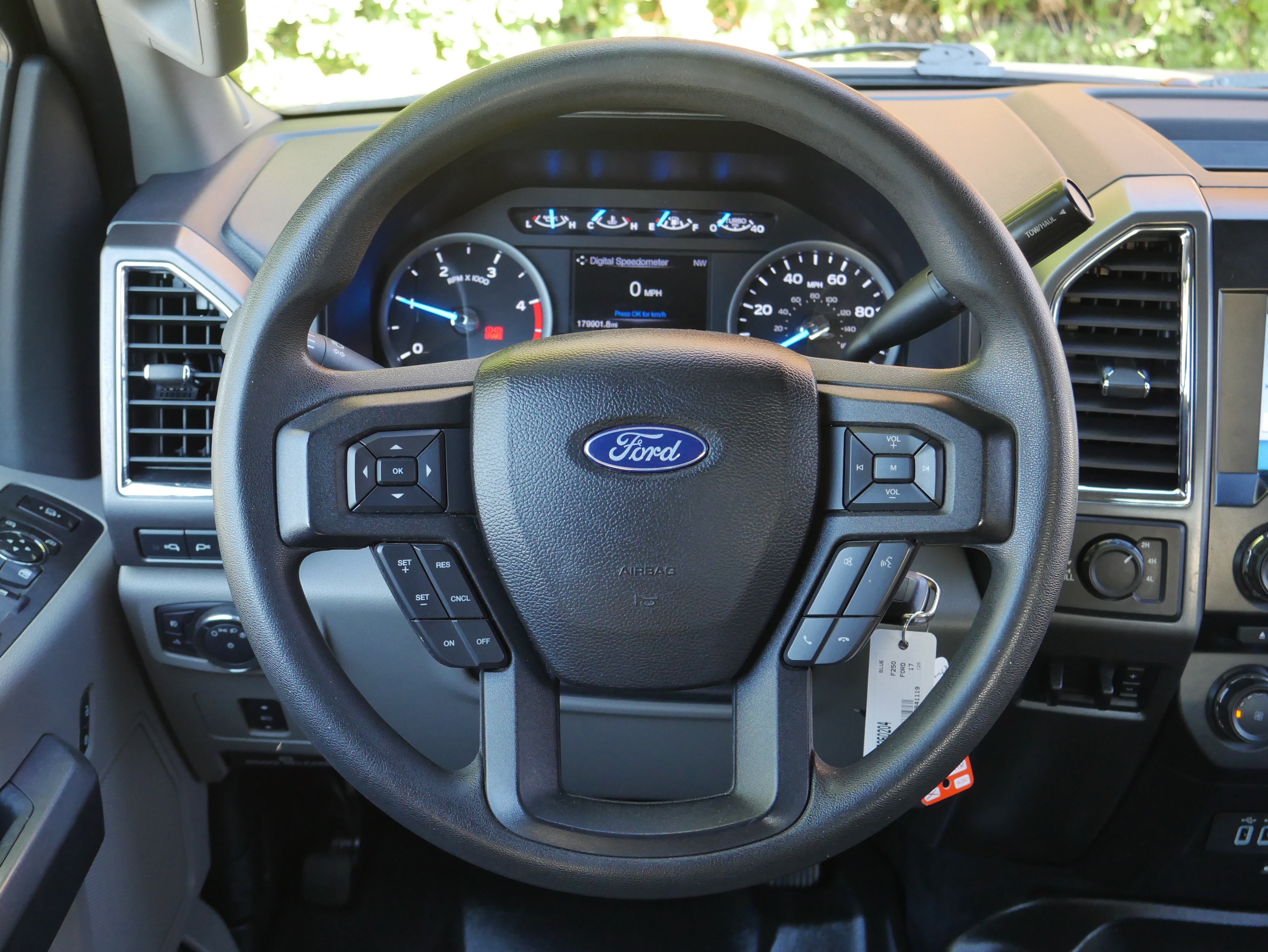 Used 2017 Ford F250 XLT w/ XLT Premium Package AWD/4WD image 6