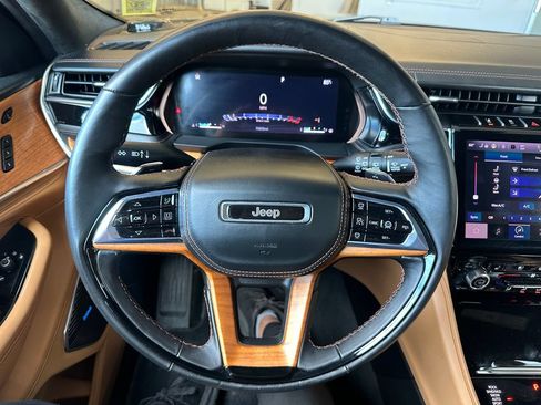 Used 2023 Jeep Grand Cherokee L Summit AWD/4WD image 2