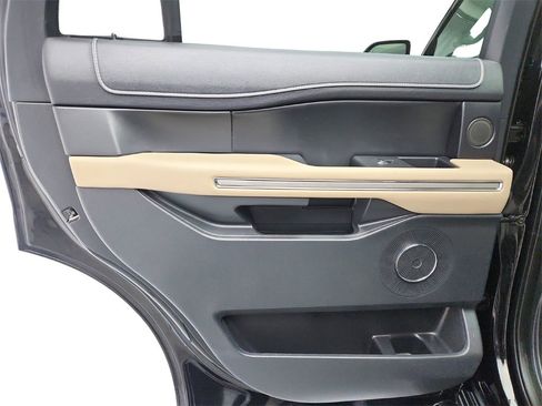 Used 2023 Ford Expedition Limited image 27