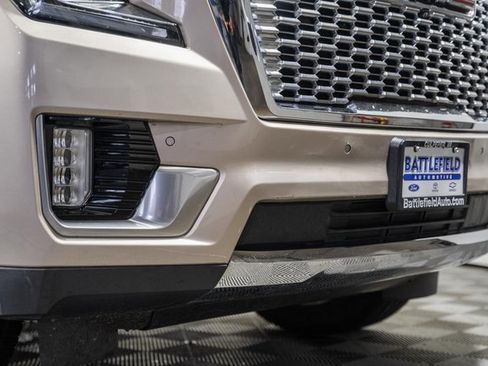 Used 2021 GMC Yukon XL Denali w/ Denali Premium Package image 17