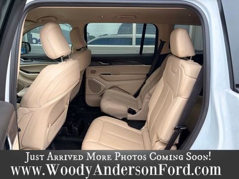 Used 2022 Jeep Grand Cherokee L Limited AWD/4WD image 9