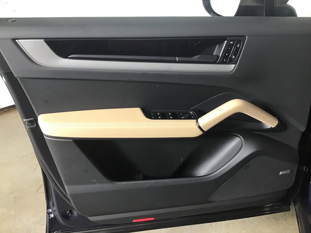 Certified 2026 Porsche Cayenne Coupe AWD/4WD image 26