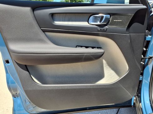 Certified 2023 Volvo XC40 B5 Ultimate w/ Protection Package Premier AWD/4WD image 22