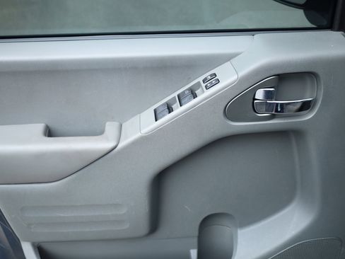 Used 2020 Nissan Frontier SV image 17