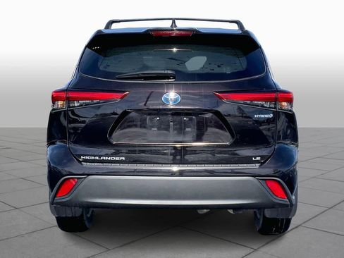 Used 2022 Toyota Highlander LE image 5