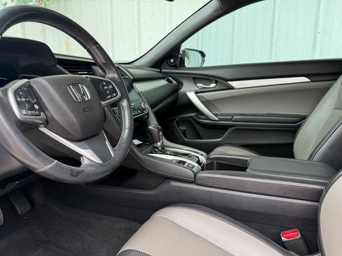 Used 2016 Honda Civic Touring image 9