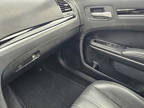 Used 2019 Chrysler 300 S RWD image 26