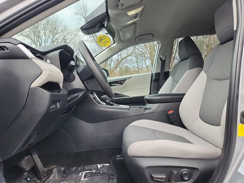 Used 2022 Toyota RAV4 XLE image 13