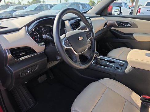 Used 2023 Chevrolet Traverse Premier FWD image 15