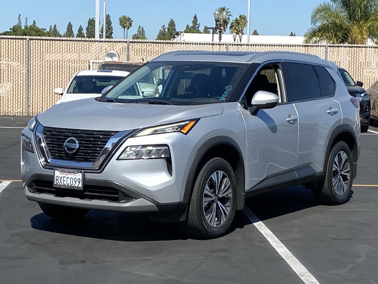 Used 2021 Nissan Rogue SV w/ Premium Package FWD image 2