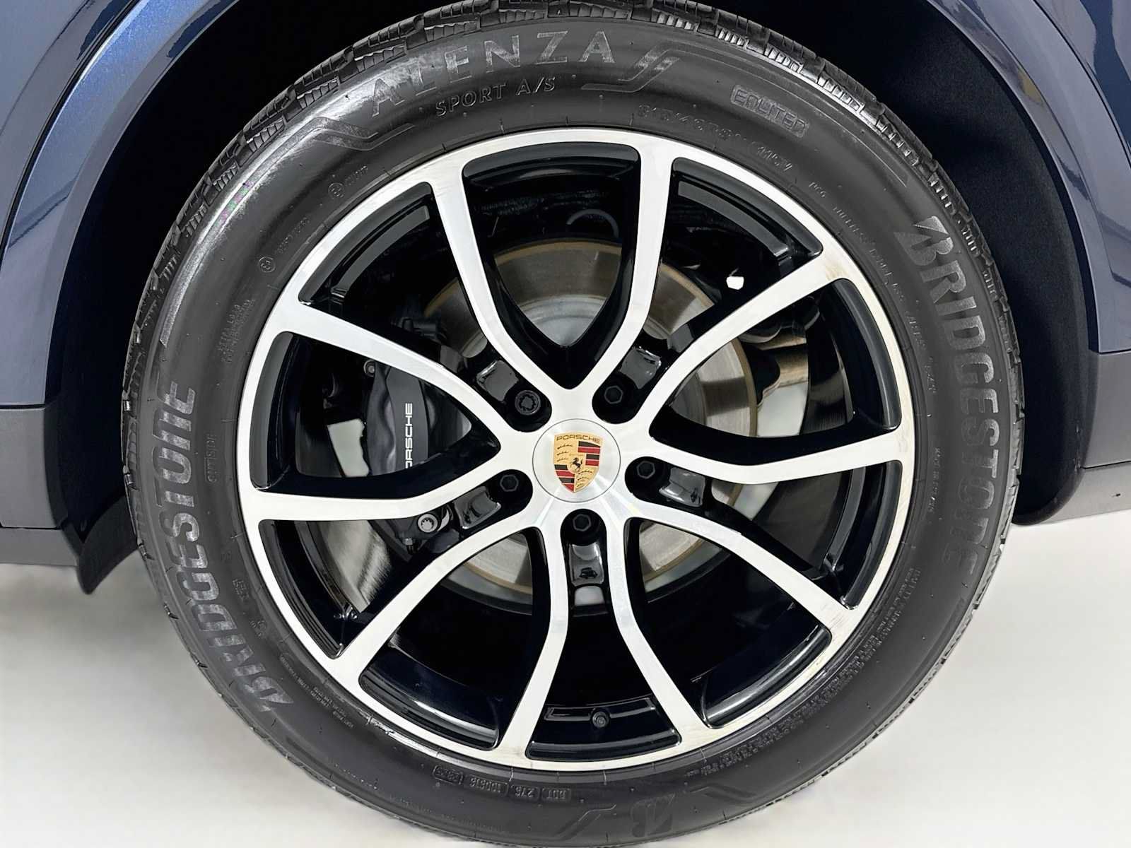 Certified 2026 Porsche Cayenne AWD/4WD image 32