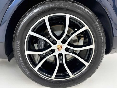 Certified 2026 Porsche Cayenne AWD/4WD image 32