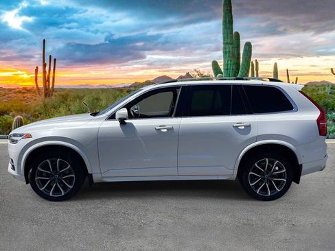 Used 2017 Volvo XC90 T6 Momentum w/ Vision Package AWD/4WD image 6