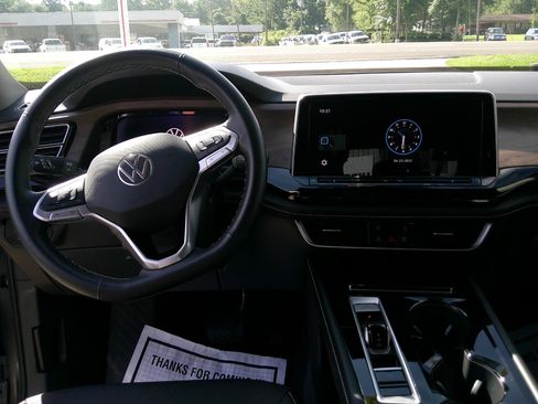 Used 2024 Volkswagen Atlas SE image 20