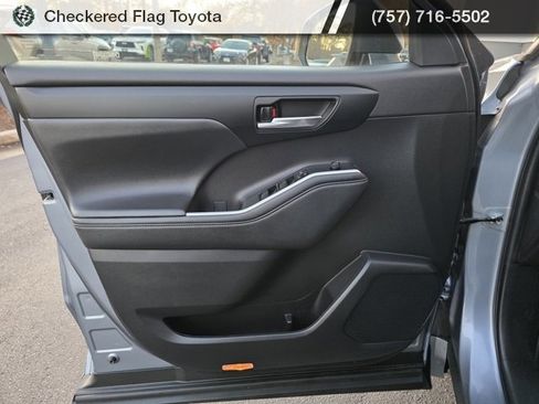 Used 2023 Toyota Highlander XLE image 21