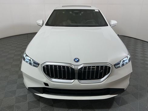 Certified 2024 BMW i5 eDrive40i w/ Premium Package image 2