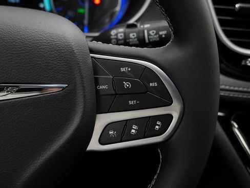 New 2026 Chrysler Pacifica Select image 26