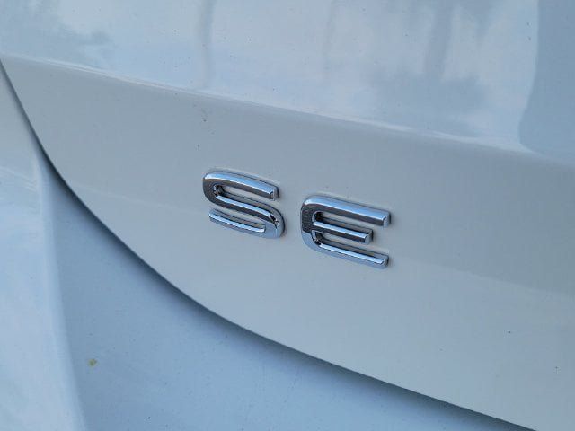 Certified 2024 Volkswagen Taos SE FWD image 6