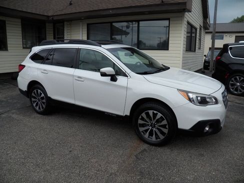 Used 2017 Subaru Outback 2.5i Limited AWD/4WD image 1