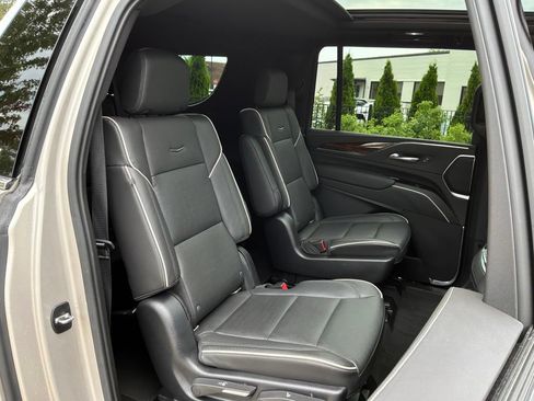 Used 2021 Cadillac Escalade ESV Premium Luxury AWD/4WD image 31