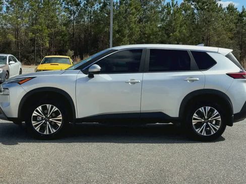 Used 2023 Nissan Rogue SV image 5