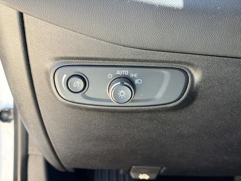 Used 2019 Chevrolet Equinox LS FWD image 25