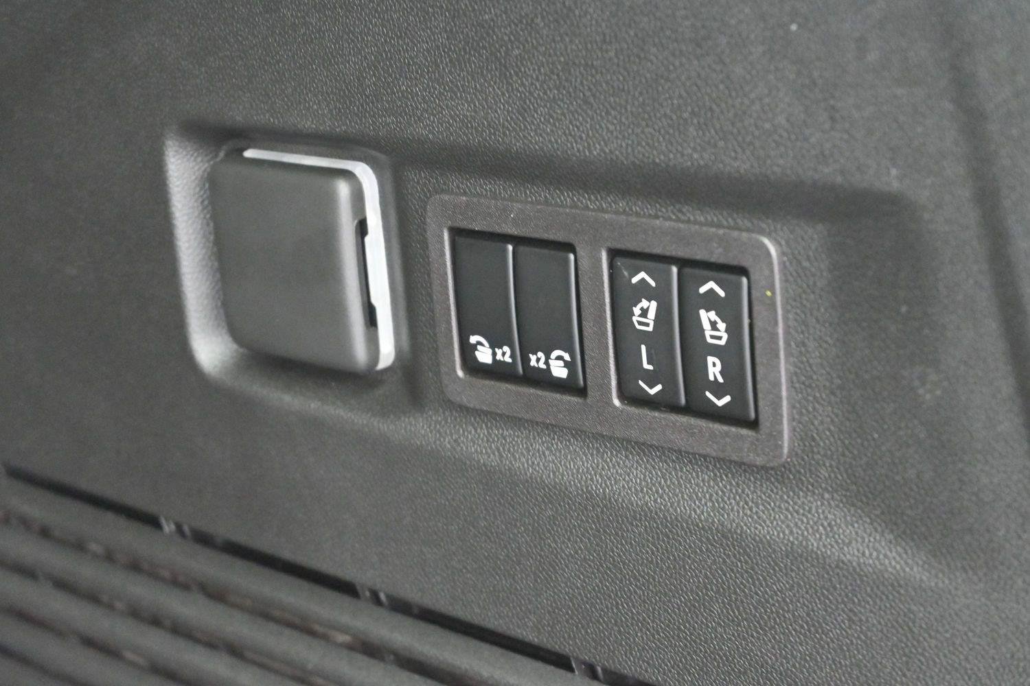 Used 2023 GMC Yukon Denali Ultimate AWD/4WD image 18
