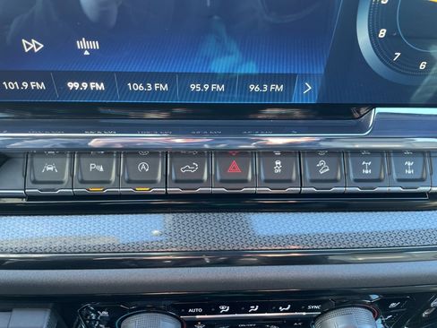 Used 2022 Chevrolet Silverado 1500 ZR2 w/ Technology Package image 24