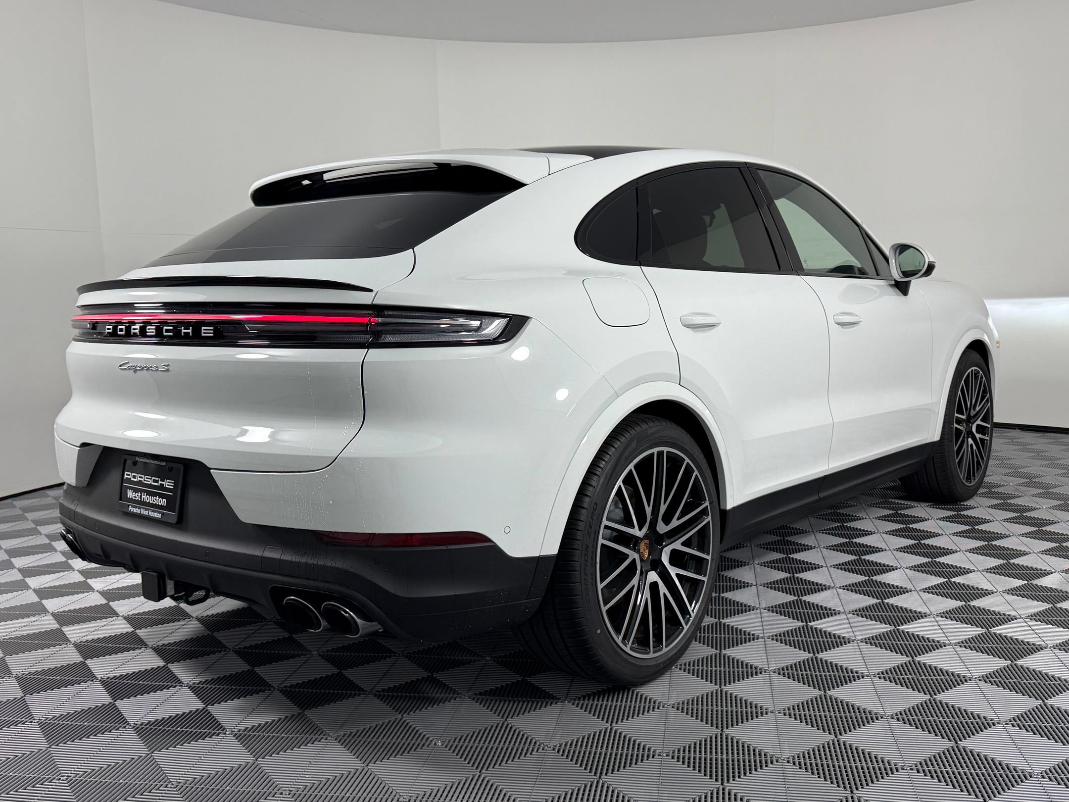 Certified 2026 Porsche Cayenne S AWD/4WD image 9
