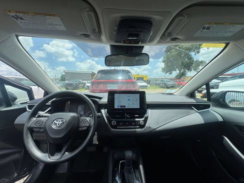 Used 2025 Toyota Corolla LE FWD image 32
