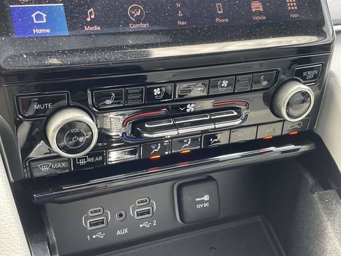 Certified 2022 Jeep Grand Cherokee Overland w/ Luxury Tech Group IV AWD/4WD image 36