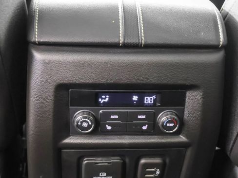 Used 2023 Chevrolet Traverse Premier w/ Redline Edition AWD/4WD image 39