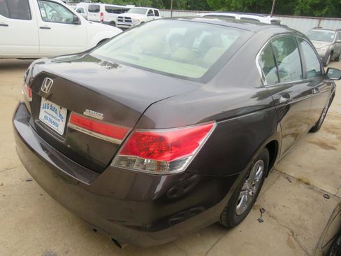 Used 2011 Honda Accord LX-P image 4