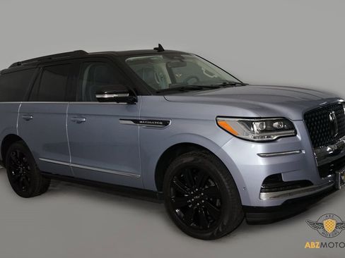 Used 2024 Lincoln Navigator Black Label image 2