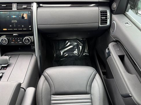 Certified 2025 Land Rover Discovery S AWD/4WD image 34