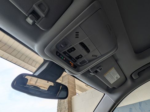 Used 2022 Chevrolet Equinox Premier image 31