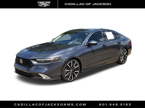 Used 2023 Honda Accord Touring image 2
