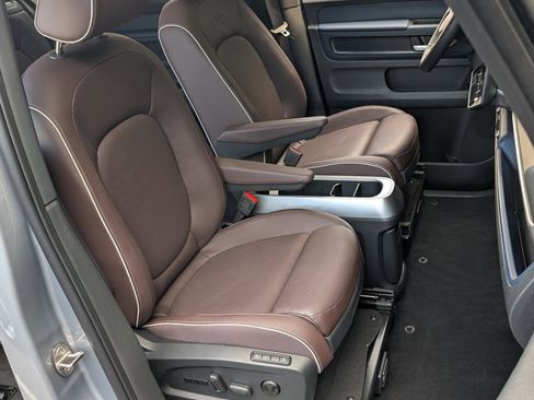 Used 2025 Volkswagen ID. Buzz Pro S Plus RWD image 25