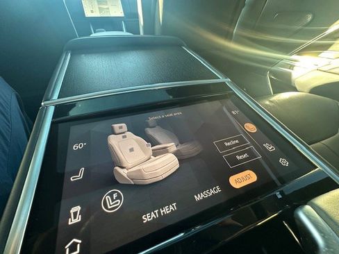 Used 2024 Land Rover Range Rover Long Wheelbase Autobiography image 25