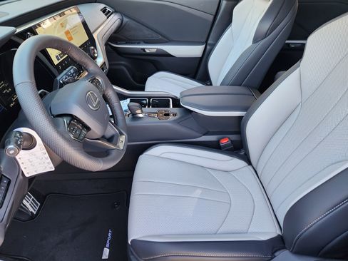 New 2026 Lexus TX 500h AWD image 8