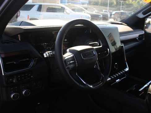 Used 2026 GMC Yukon Denali w/ Sun & Power Step Package AWD/4WD image 18