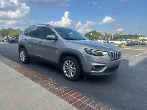 Used 2019 Jeep Cherokee Latitude w/ Popular Appearance Group FWD image 3