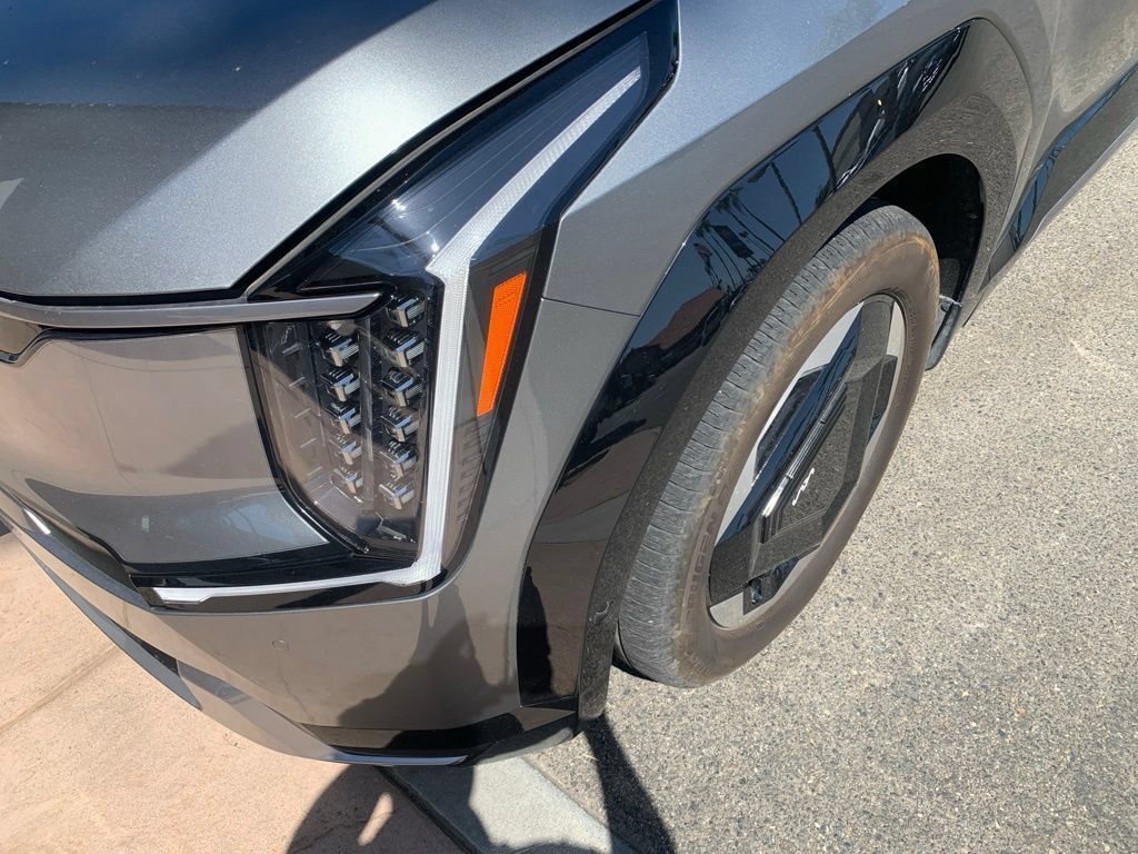 Certified 2024 Kia EV9 Land AWD/4WD image 2