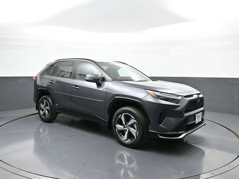 New 2025 Toyota RAV4 SE image 4