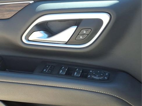 Used 2024 Chevrolet Tahoe Premier AWD/4WD image 16